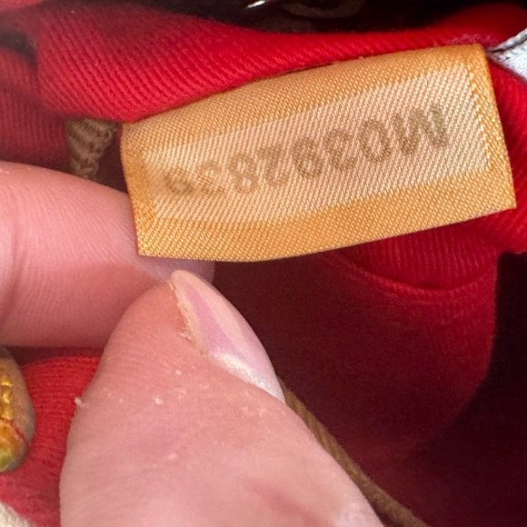 Disney Dooney & Bourke Sketch Small Crossbody with Matching Makeup Bag - Picture 13 of 16